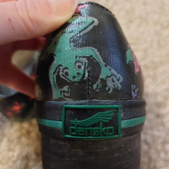 Dansko Vegan Volley Clogs Womens Size 38 US 7 Frog Prints Nursing Shoes - Picture 6 of 9